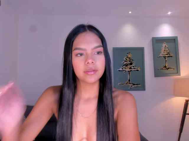 Model: SaphiraJames