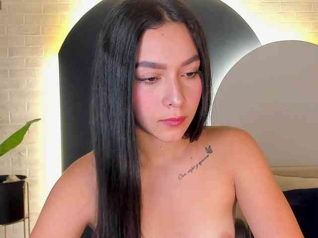SophieKiss1 webcam