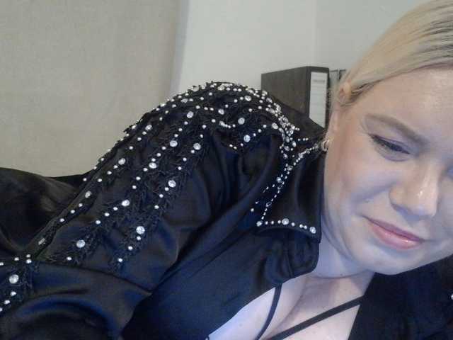 Ayse95 live cam on BongaCams