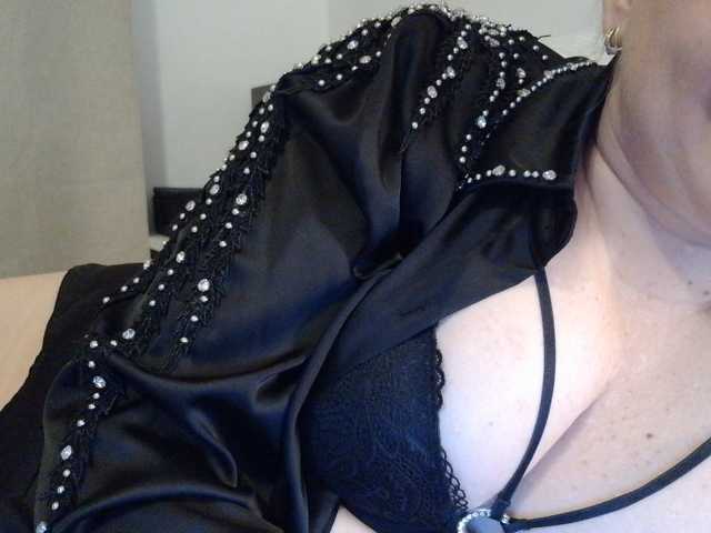 Ayse95 live auf BongaCams