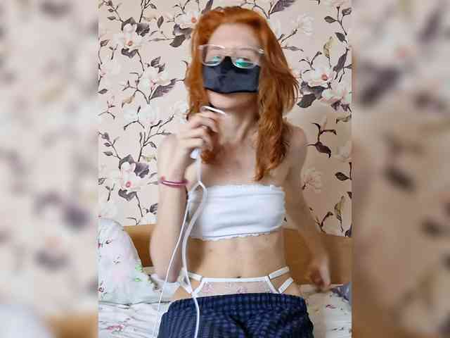 ManyaHots webcam