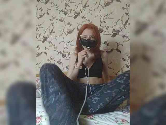 ManyaHots webcam