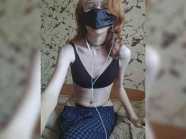 ManyaHots webcam