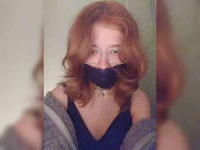 ManyaHots webcam