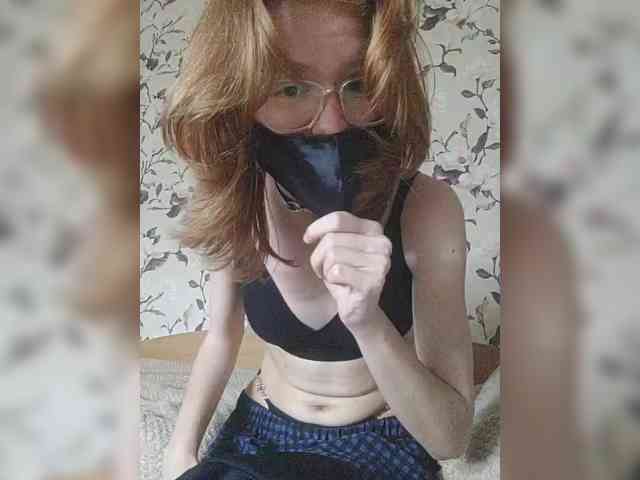 ManyaHots webcam