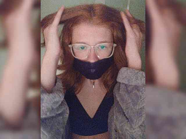 ManyaHots webcam