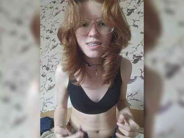 ManyaHots webcam