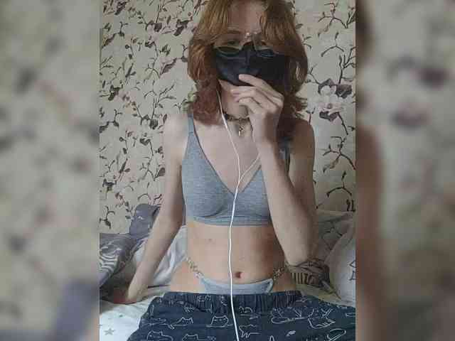ManyaHots webcam