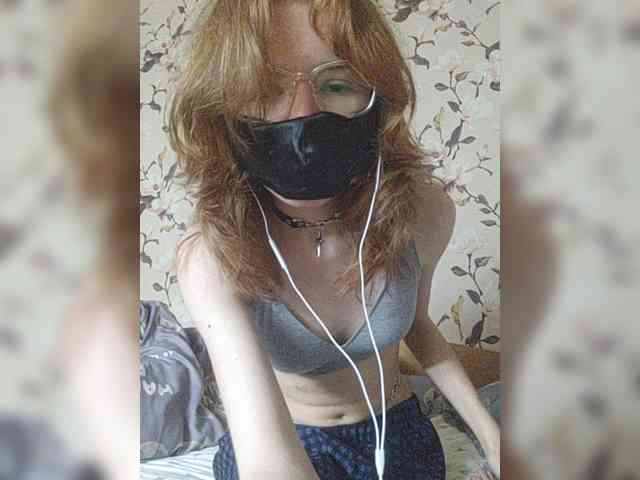 ManyaHots webcam