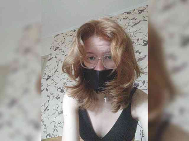 ManyaHots webcam