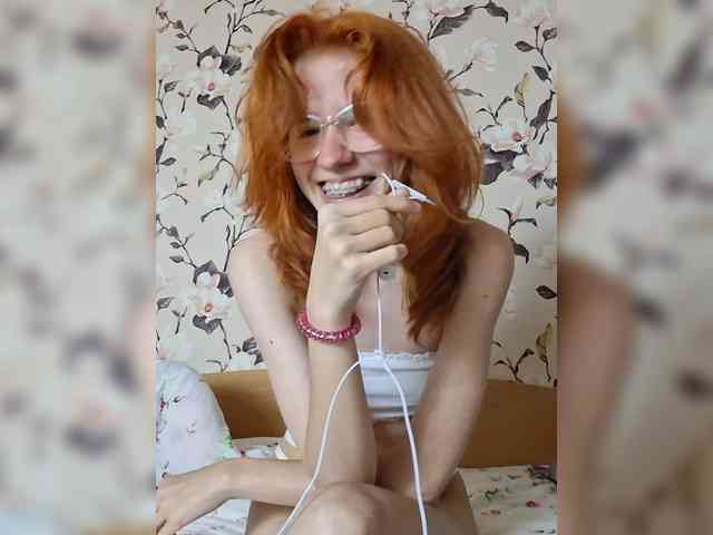 ManyaHots webcam
