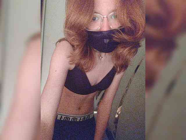 ManyaHots webcam
