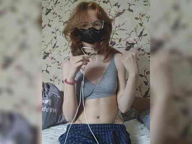 ManyaHots webcam