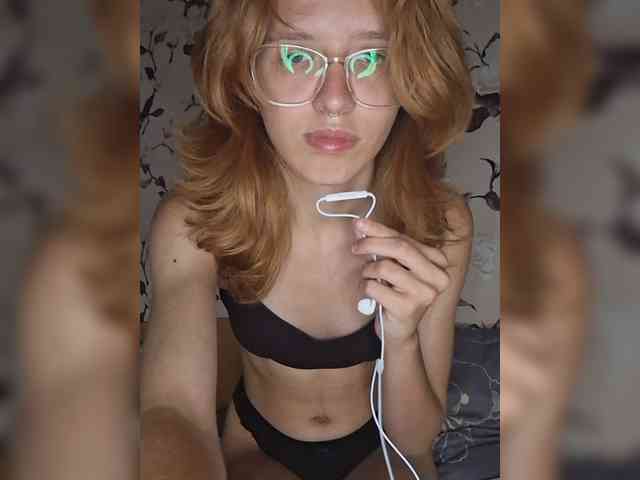 ManyaHots webcam