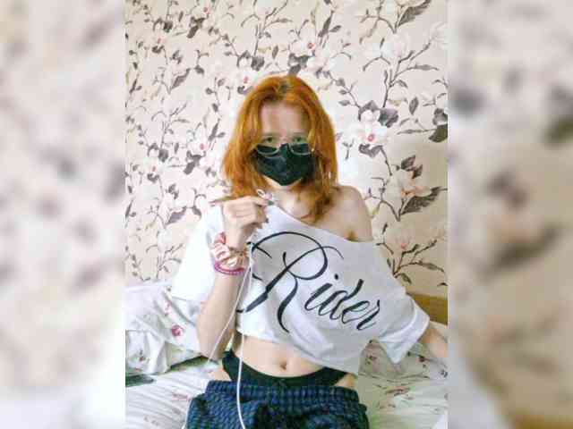 ManyaHots webcam