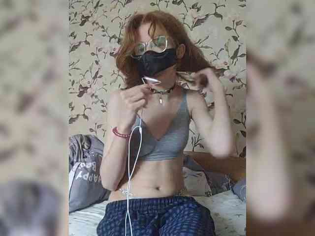 ManyaHots webcam