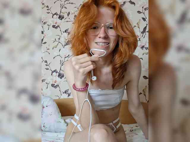 ManyaHots webcam
