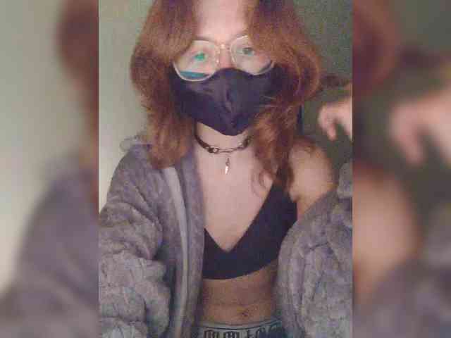 ManyaHots webcam