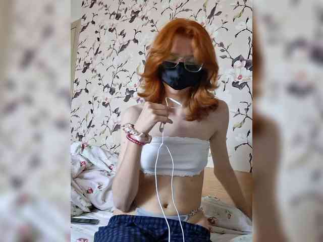 ManyaHots webcam