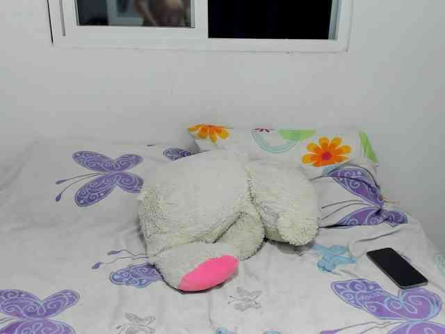 AntonelaMoon webcam
