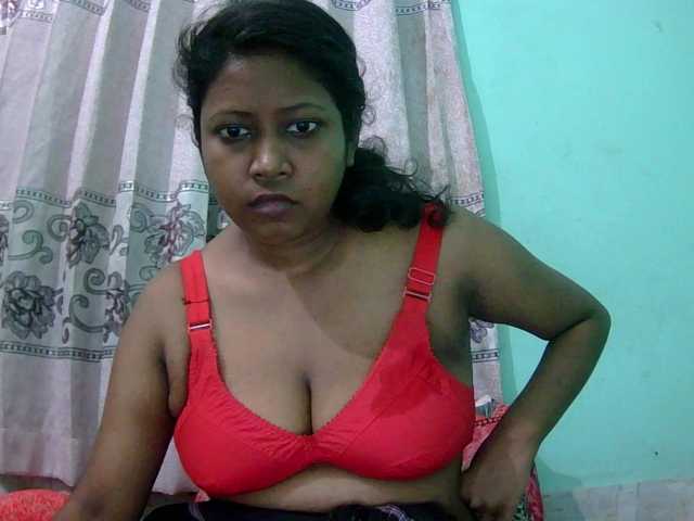 Queen19 live cam on BongaCams