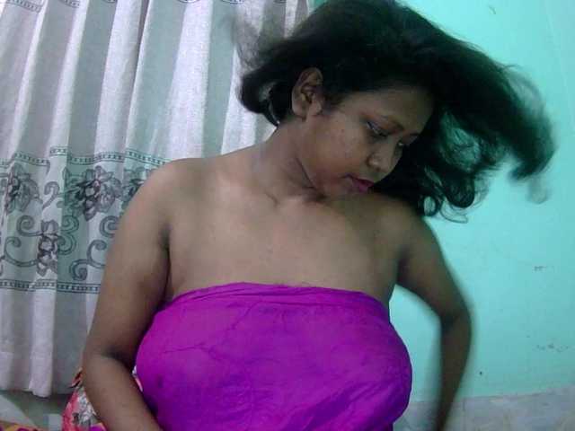 Queen19 live cam on BongaCams