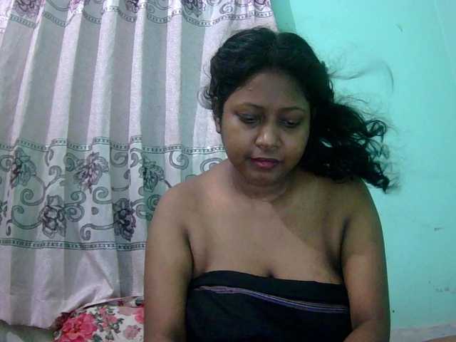 Queen19 live cam on BongaCams