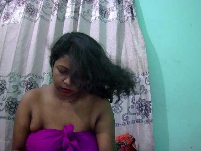 Queen19 live cam on BongaCams