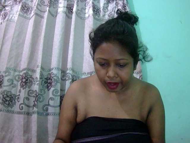 Queen19 live cam on BongaCams