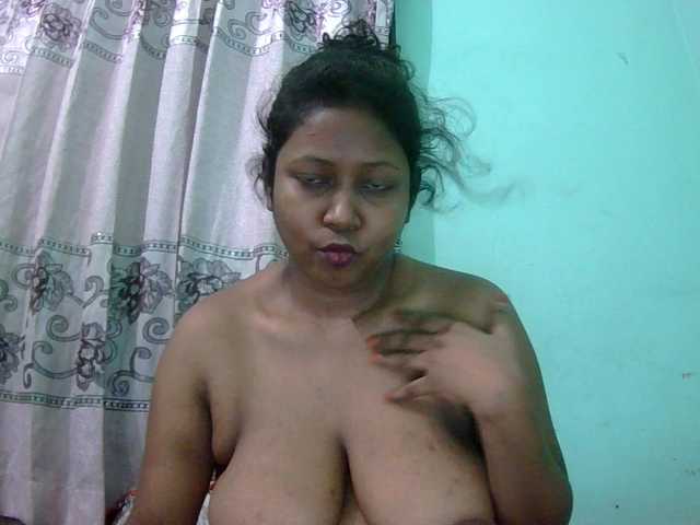 Queen19 live cam on BongaCams