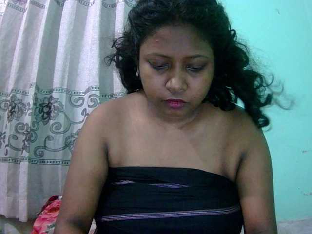 Queen19 live cam on BongaCams
