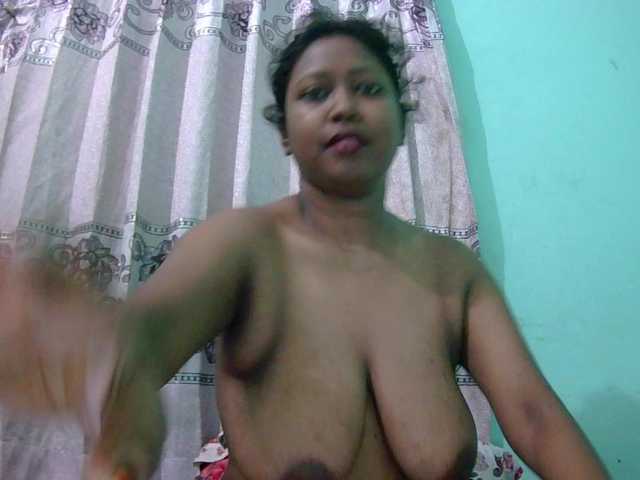 Queen19 live cam on BongaCams