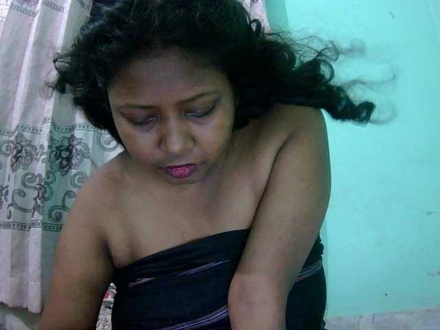 Queen19 live cam on BongaCams