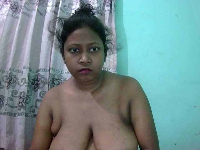 Queen19 live cam on BongaCams
