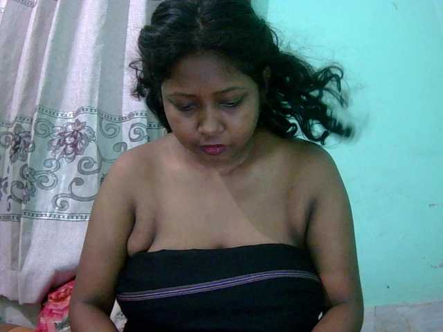 Queen19 live cam on BongaCams