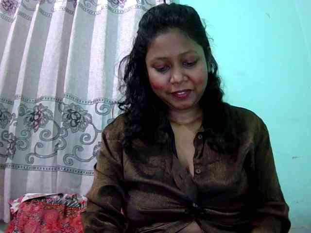 Queen19 Live Webcam on BongaCams