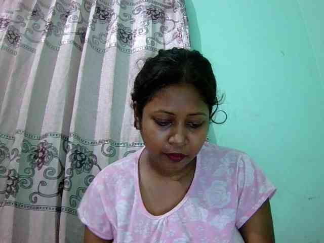 यह मॉडल अभी लाइव है. Queen19