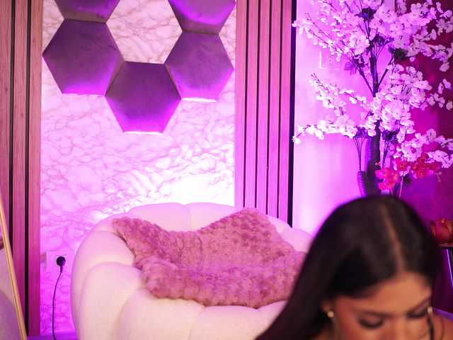KiraKrush live cam on BongaCams