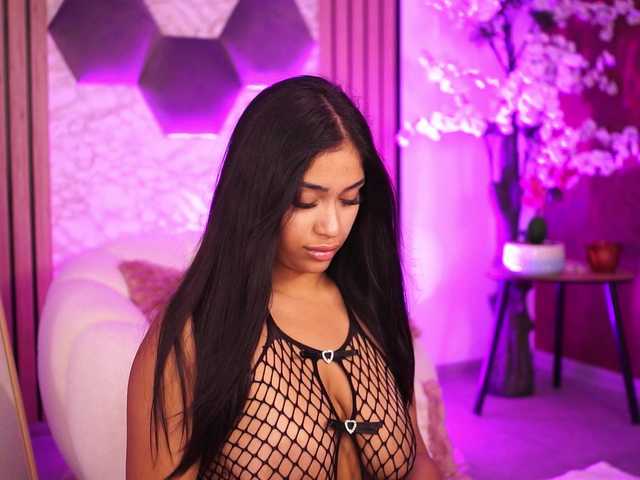 KiraKrush live cam on BongaCams