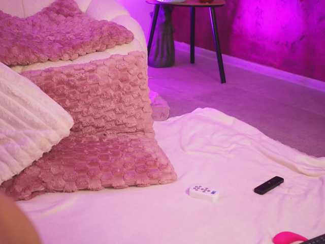 KiraKrush live cam on BongaCams