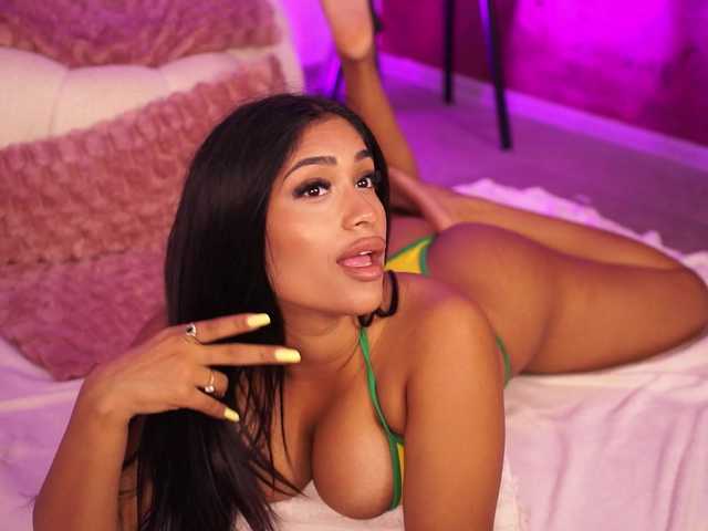 KiraKrush live cam on BongaCams