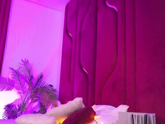 KiraKrush live cam on BongaCams