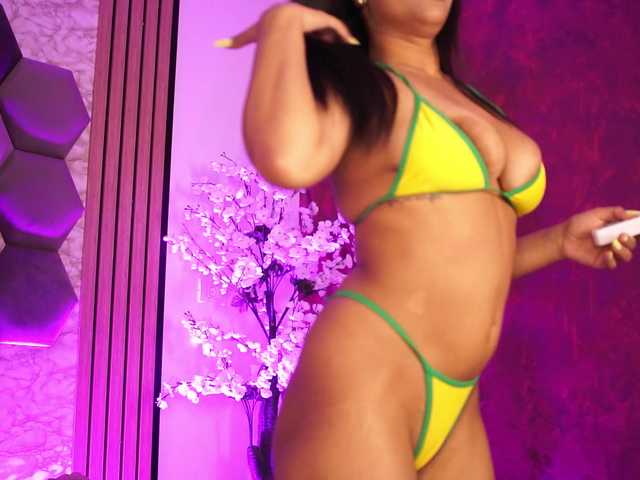 KiraKrush live cam on BongaCams