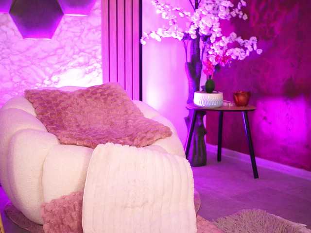 KiraKrush live cam on BongaCams