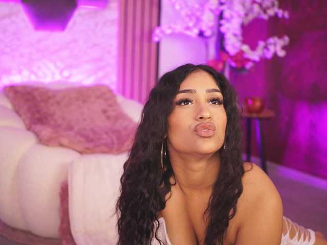 KiraKrush live cam on BongaCams