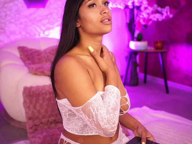 KiraKrush live cam on BongaCams