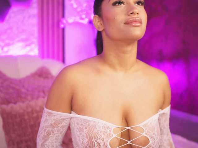 Sex chat gratuit in direct cu KiraKrush pe BongaCams