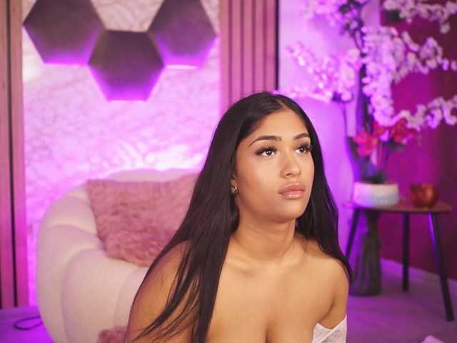 KiraKrush live cam on BongaCams