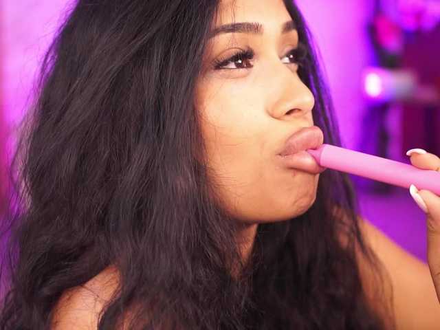 KiraKrush live cam on BongaCams
