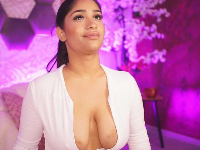 KiraKrush live cam on BongaCams